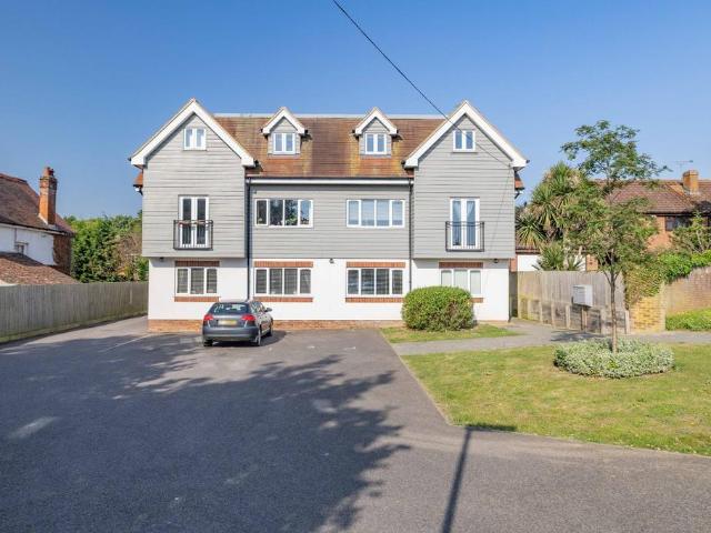 Flat for sale in Broad Oak, The Bridge