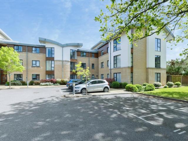 Flat for sale in Tricketts Cross, Ferndown