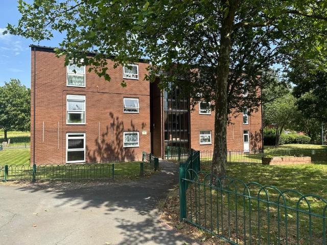 Flat for sale in Hollinswood, Telford