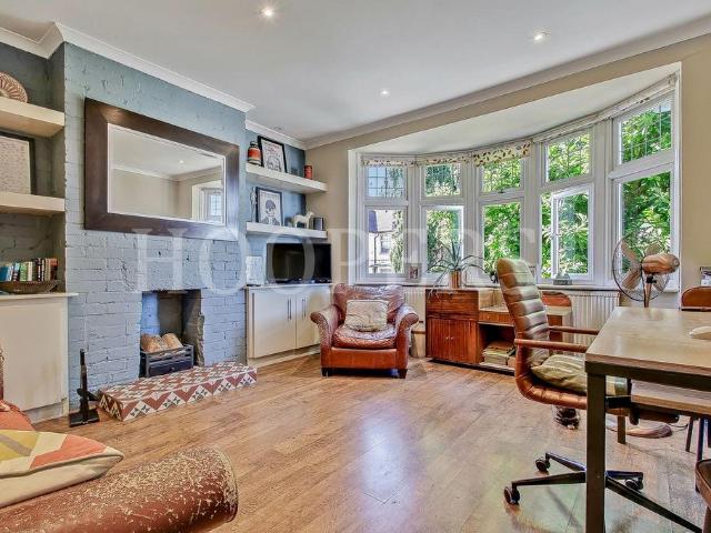 Flat for sale in Dollis Hill, Greater London