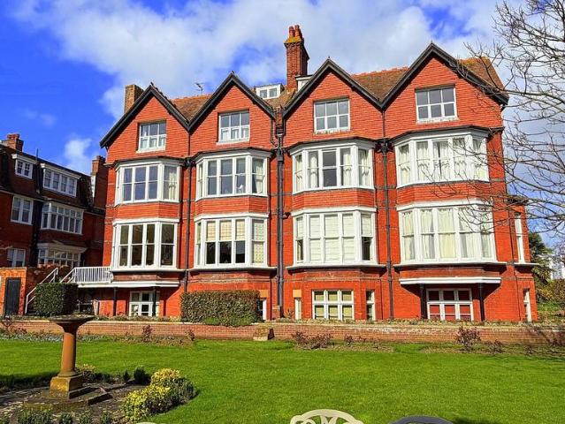 Flat for sale in Eastbourne, East Sussex