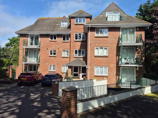 Flat for sale in West Cliff, Bournemouth