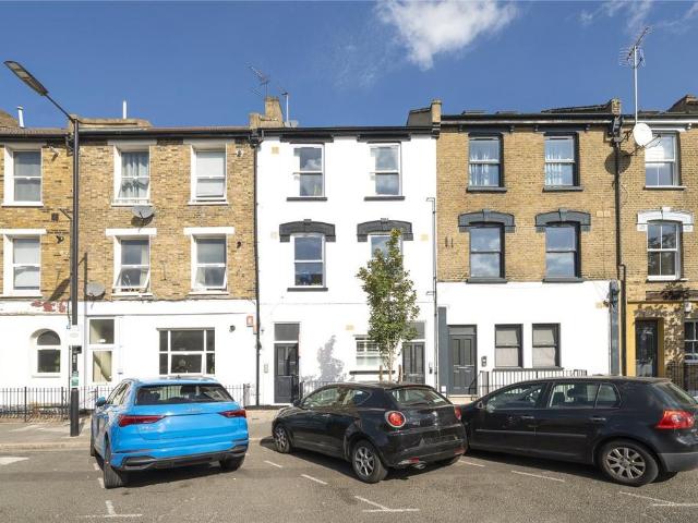Flat for sale in South Hackney, Greater London