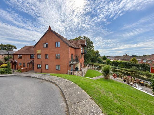 Flat for sale in Kennessee Green, Sefton