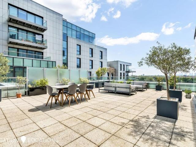 Flat for sale in Woodberry Down, Stamford Hill