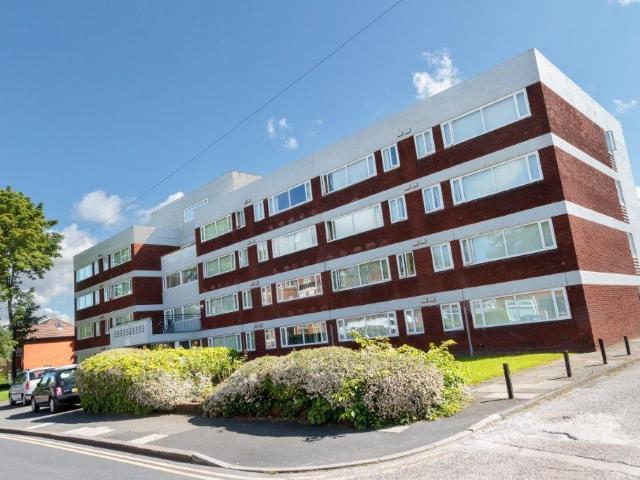 Flat for sale in Crumpsall, Manchester