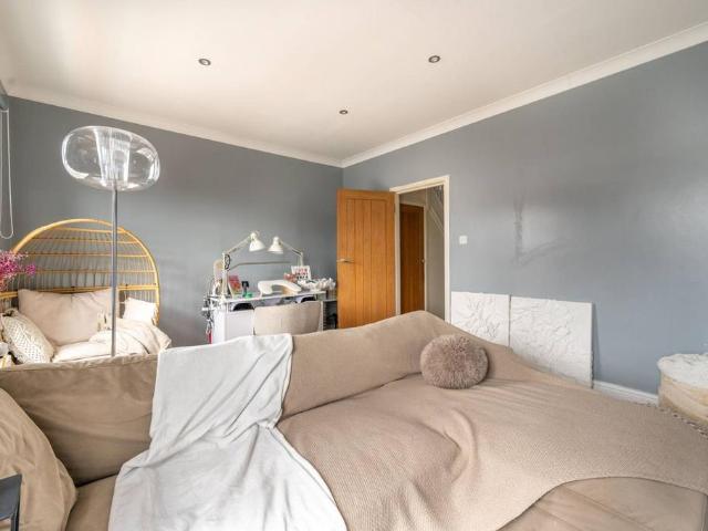 Flat for sale in Highams Park, Greater London