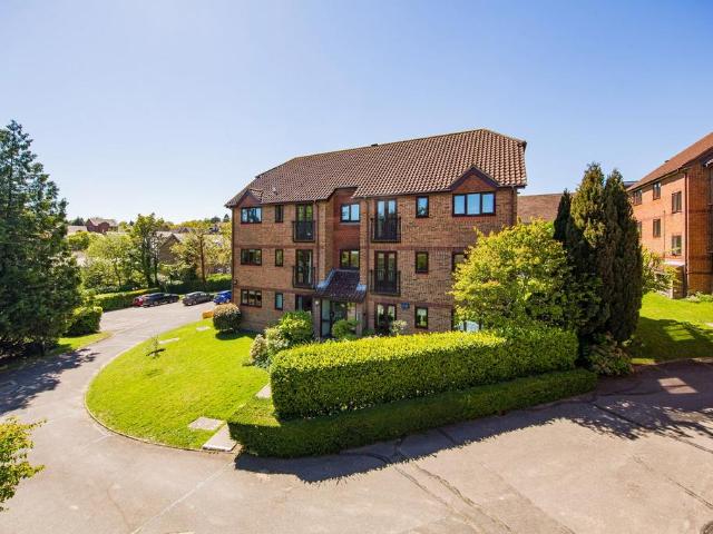 Flat for sale in Cross In Hand, East Sussex