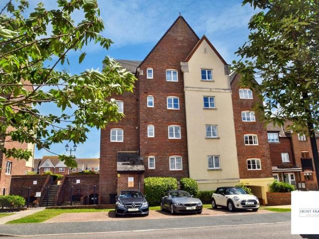 Flat for sale in Sovereign Harbour, Eastbourne