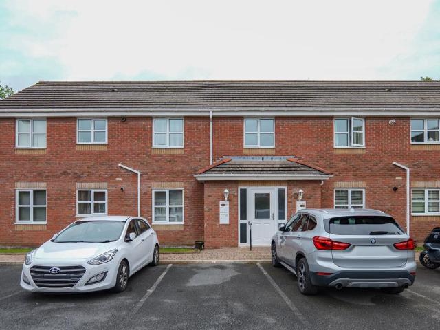Flat for sale in Roby Mill, Lancashire