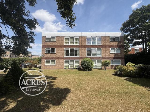 Flat for sale in Four Oaks, West Midlands