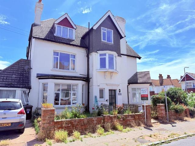 Flat for sale in Central, Heathlands