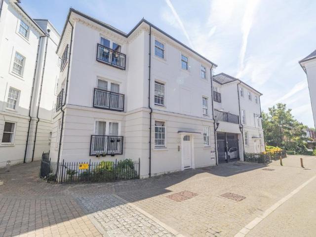 Flat for sale in St. Mildred's, The Bridge
