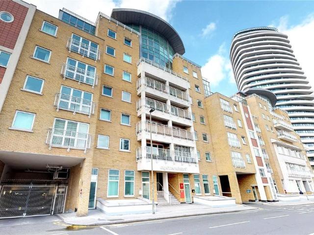 Flat for sale in Battersea, Greater London