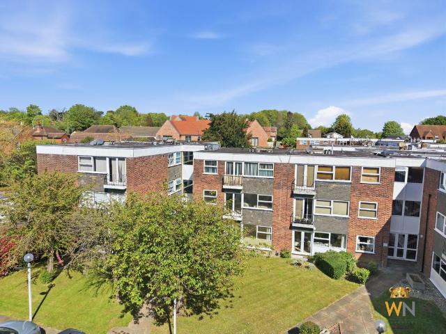 Flat for sale in Navestock Side, Essex