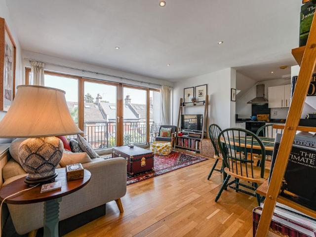 Flat for sale in London Borough of Lewisham, Blackheath