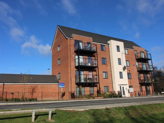 Flat for sale in Kingsmead, Shenley Brook End