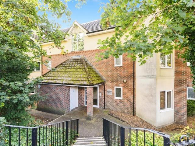 Flat for sale in Hillview, Surrey