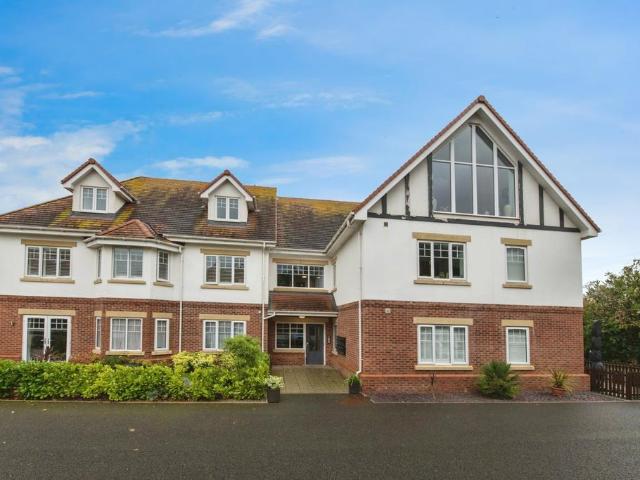 Flat for sale in Withycombe, Budlake
