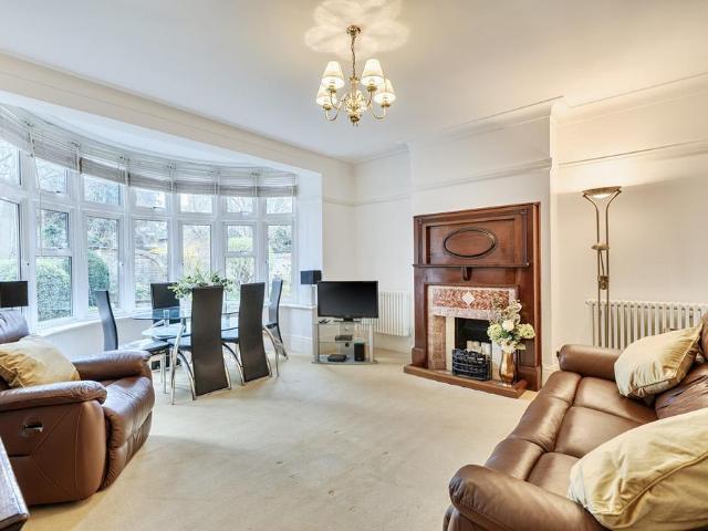 Flat for sale in Woodcote, Epsom
