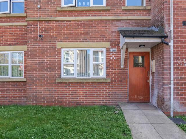 Flat for sale in Stoneycroft, Calderstones