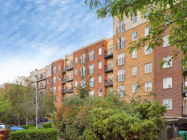 Flat for sale in Redcliffe, Feckenham