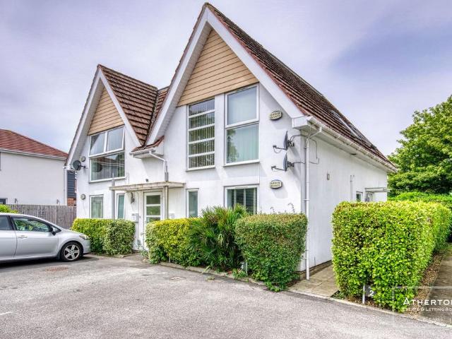 Flat for sale in Oakdale, Poole