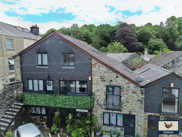 Flat for sale in Weir Quay, Devon