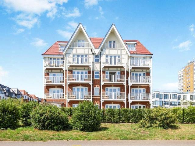 Flat for sale in West Cliff, Bournemouth