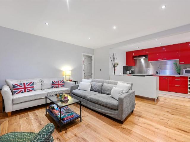 Flat for sale in Notting Hill, Greater London