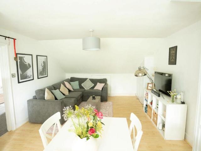 Flat for sale in London Borough of Croydon, Greater London