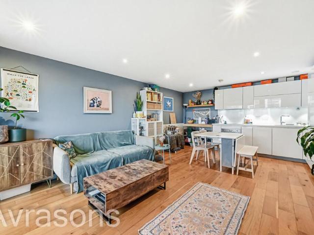 Flat for sale in Loughborough Junction, Greater London