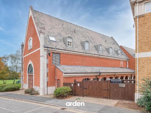 Flat for sale in Shirley, West Midlands
