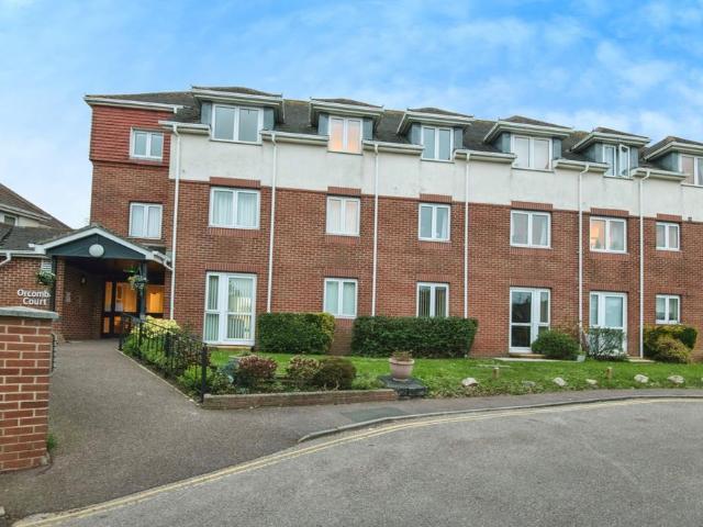 Flat for sale in Withycombe, Budlake