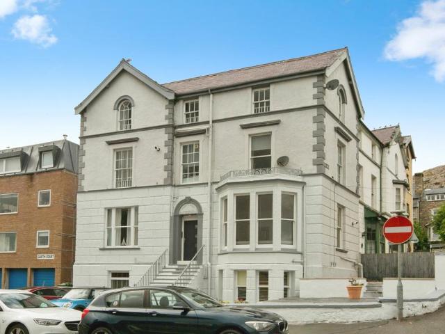 Flat for sale in Llandudno, Wales