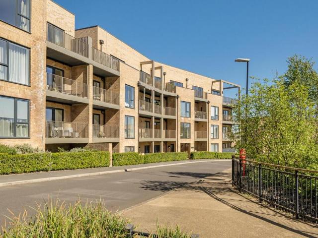Flat for sale in West Finchley, Greater London