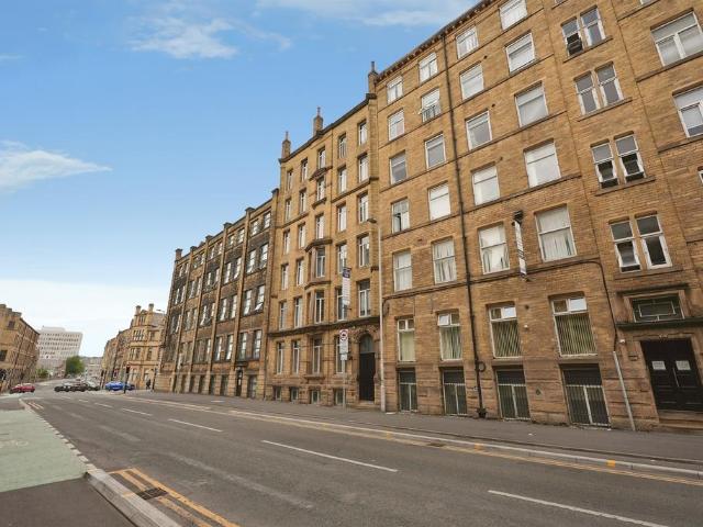 Flat for sale in West Yorkshire