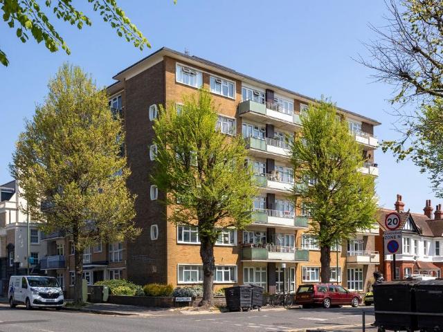 Flat for sale in Aldrington