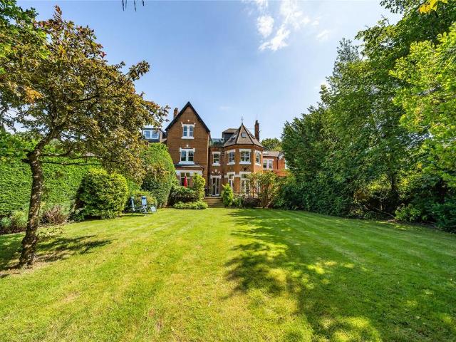 Flat for sale in Chislehurst West, Greater London