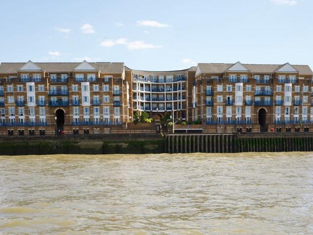 Flat for sale in Rotherhithe, Greater London