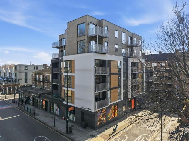 Flat for sale in Haggerston, Greater London