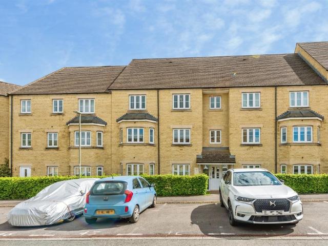 Flat for sale in Deer Park, Black Bourton