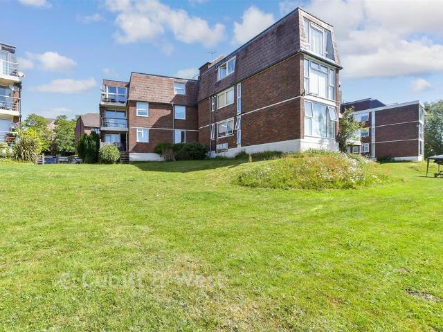 Flat for sale in Horsham, West Sussex