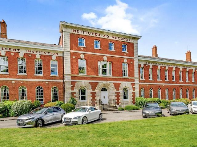 Flat for sale in Blackhills, Surrey