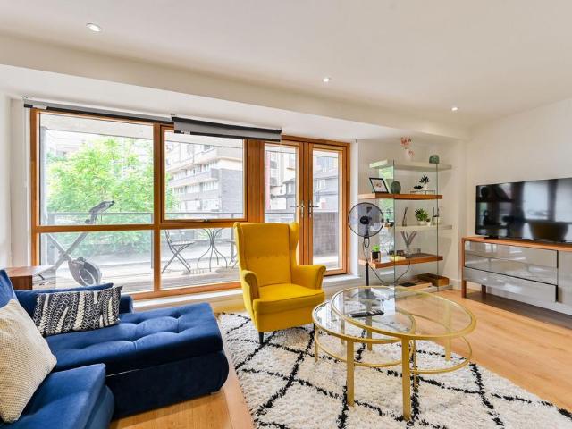 Flat for sale in Elephant and Castle, Greater London