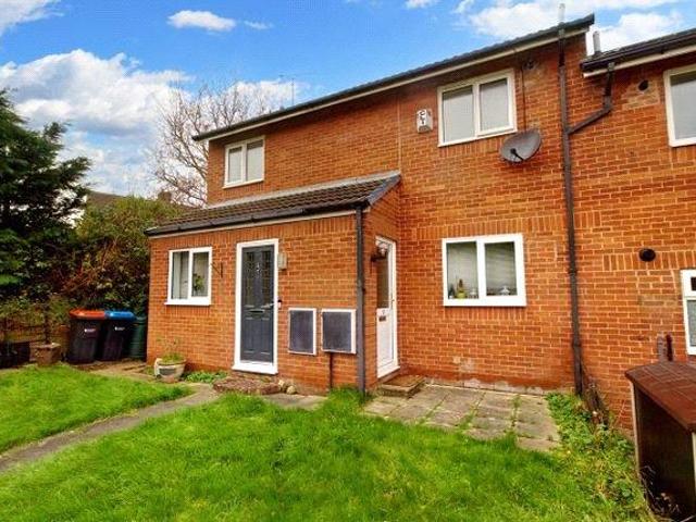 Flat for sale in Frodsham, Cheshire
