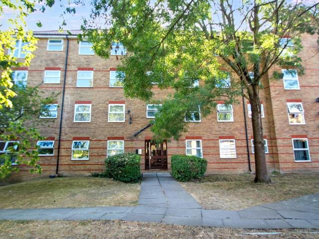 Flat for sale in Epping, Essex