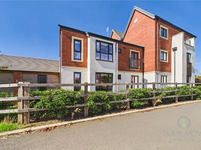 Flat for sale in Upton