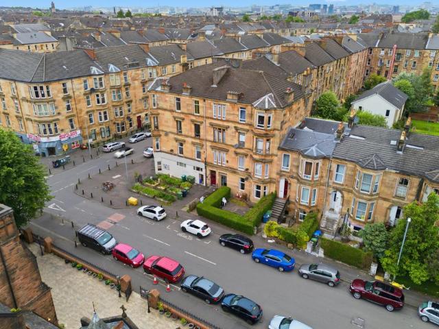Flat for sale in Crosshill, Scotland