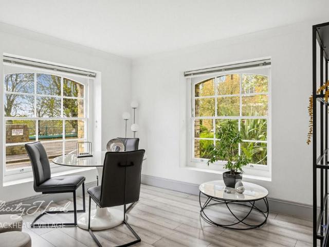 Flat for sale in Shooters Hill, Greater London